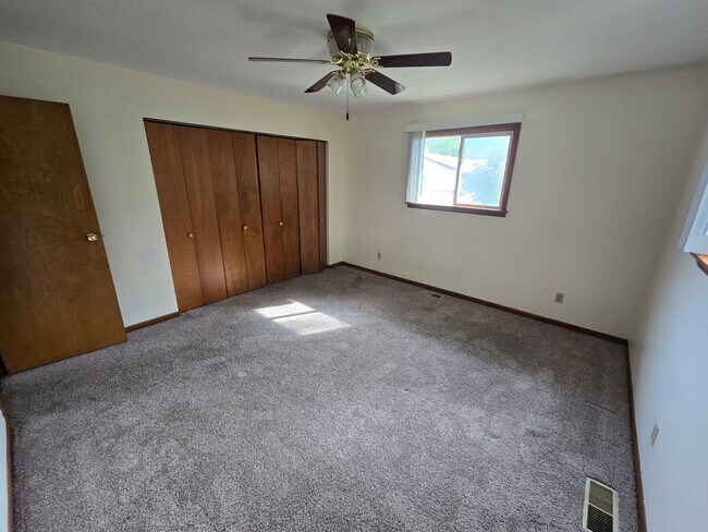 Foto del edificio - Updated 2 Bedroom Duplex