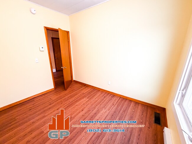 Foto del edificio - 36 Maple Ave