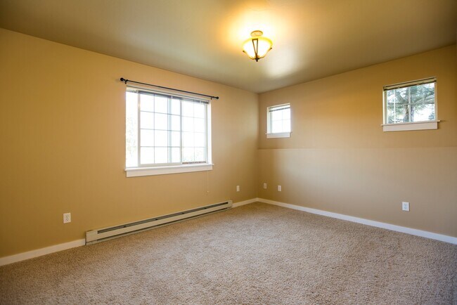 Building Photo - 4645 Bembrick St