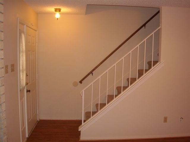 Foto del edificio - 8400 Jamestown Dr