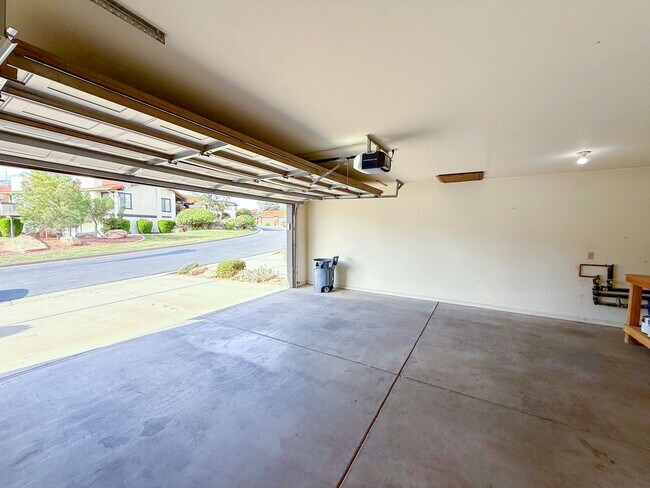 Foto del edificio - 300 W 2025 S