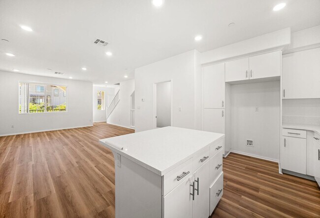 Foto del edificio - 7347 Solstice Pl