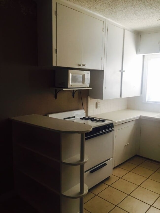 Building Photo - 615 Monroe St