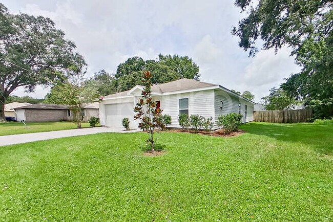 Building Photo - 21 Philmont Ln
