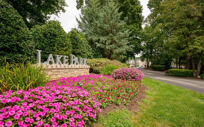 Foto del edificio - Lake Park Apartments