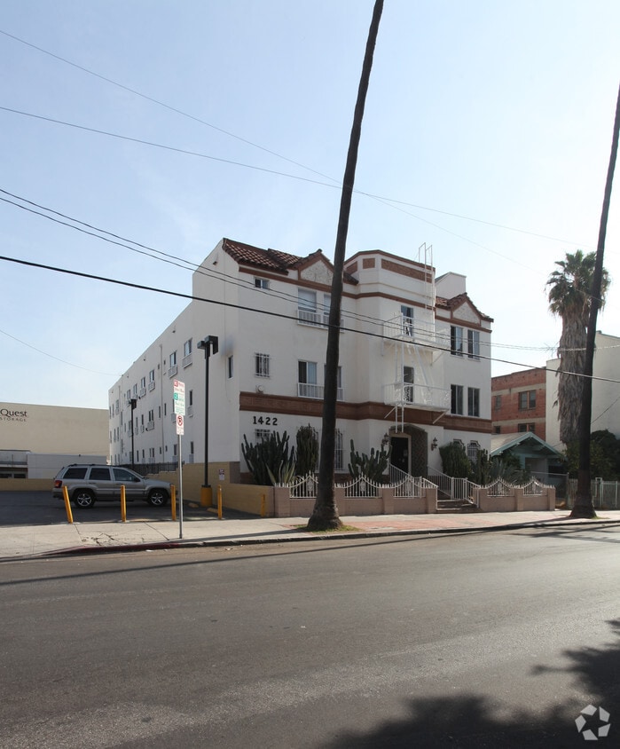 Primary Photo - 1422 N Kingsley Dr