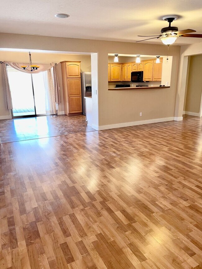 Foto del edificio - Beautiful Single Level Home In Rancho El D...