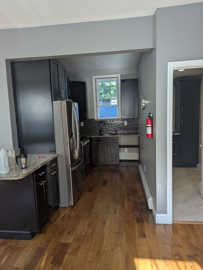 Building Photo - 300 Cedar St