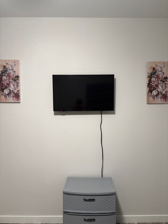 Foto del edificio - 28409 Victoria Rd