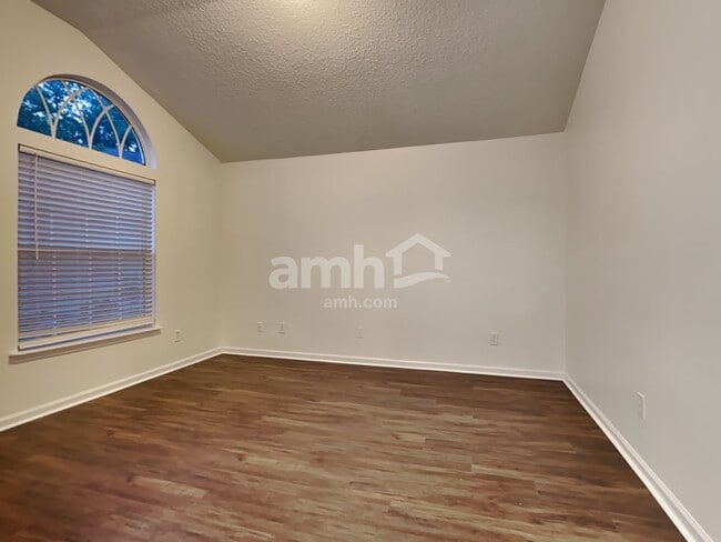 Building Photo - 525 Candyroot Court