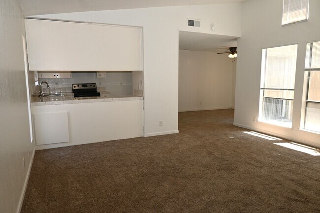 Foto del edificio - Resident Benefit Package Property