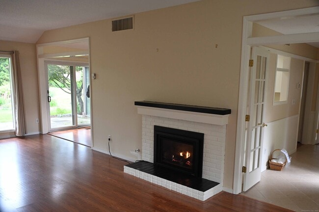 Building Photo - 540 Heritage Vlg