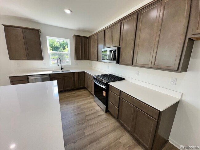 Building Photo - 4881 Marquette Dr