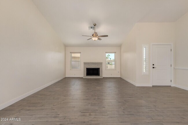Foto del edificio - 10795 N 109th St