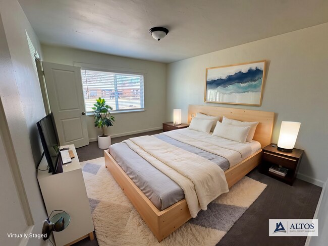 Foto del edificio - Spacious 4 bedroom 2 bath house with large backyard!