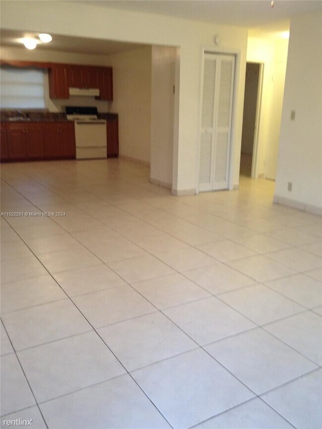 Foto del edificio - 3 br, 2 bath House - 322 N 61st Ter # 324