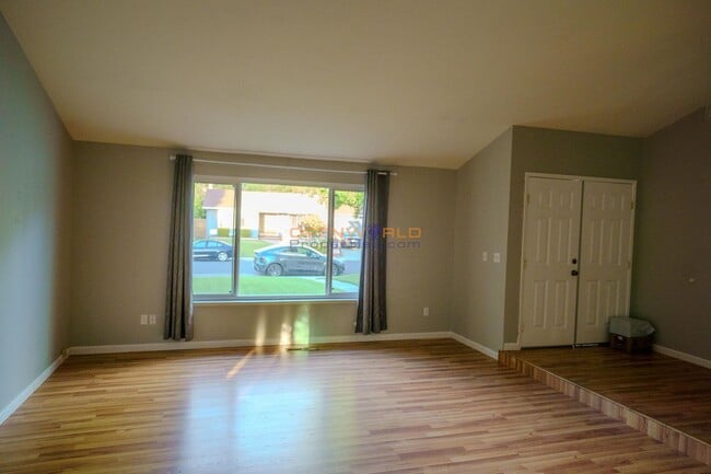 Foto del edificio - Spacious 4BR Single-Story Home w/ Garage i...