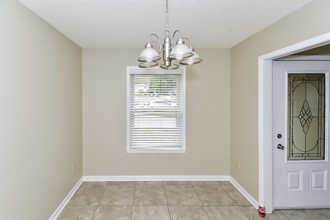 Foto del edificio - 3243 Holly Berry Dr