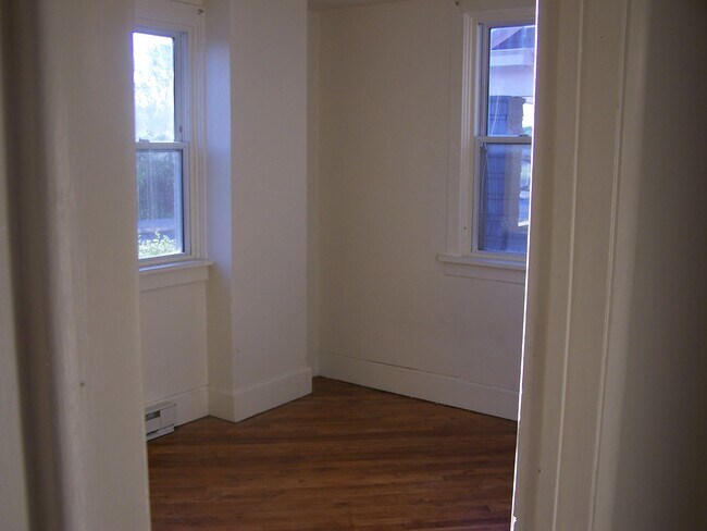 Building Photo - 35 Spring Rd