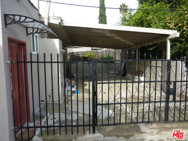 Foto del edificio - 375 N Avenue 52