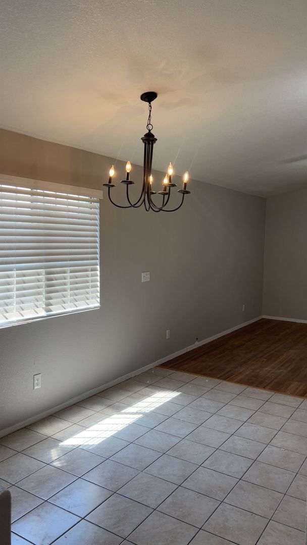 Building Photo - Great 4Bdm 2Ba Home, in a well desired loc...