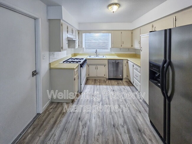 Foto del edificio - 117 S Silver Ridge St