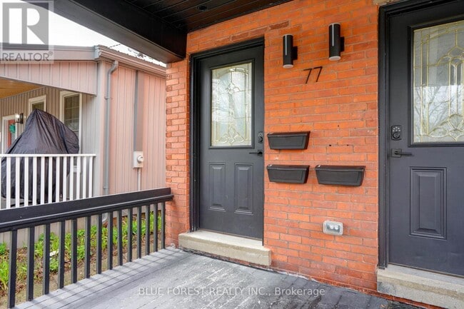 Building Photo - 77 Cartwright St