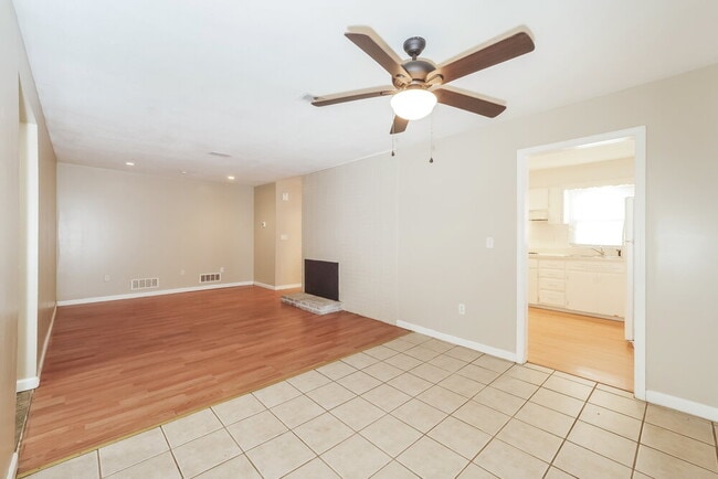 Building Photo - 2125 NE Gaddy Rd