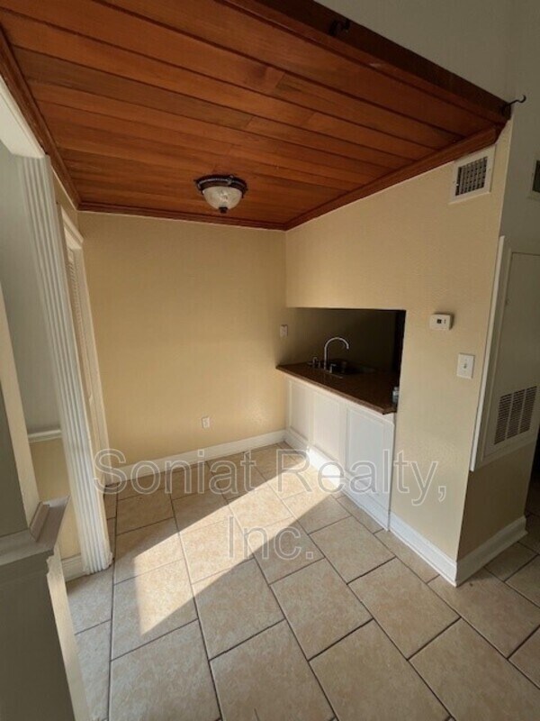 Foto del edificio - 2330 Edenborn Avenue, #325