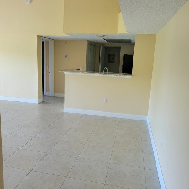 Foto del edificio - 5041 Wiles Rd