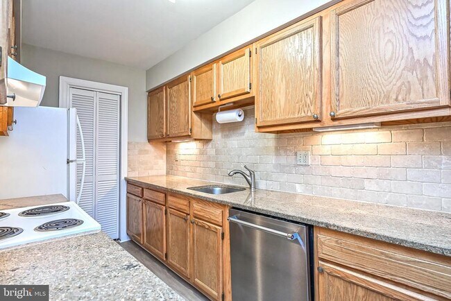 Foto del edificio - 5907 Noblestown Rd
