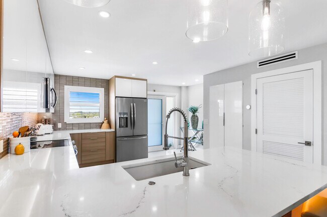 Building Photo - 44 Yacht Club Dr