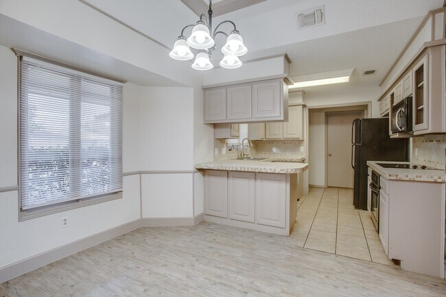 Building Photo - South Lubbock 3/2/2