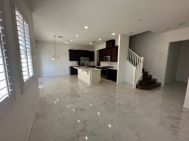 Foto del edificio - STUNNING LUXURY TOLL BROTHERS DESIGN TOWNH...
