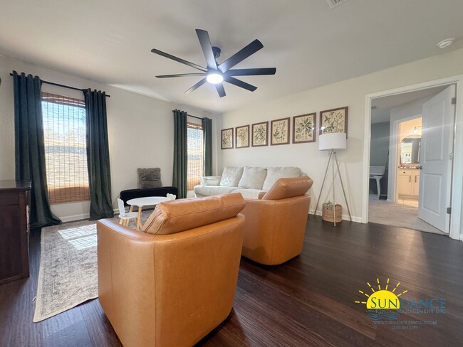 Building Photo - Stunning 4 Bedroom home in the sought-afte...