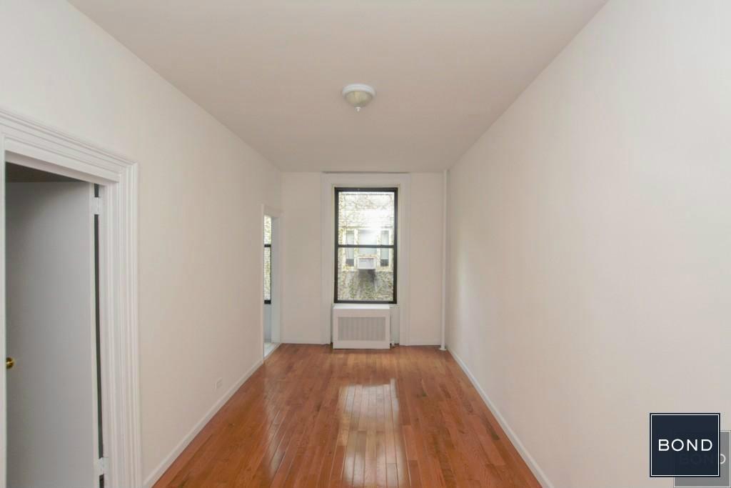 Primary Photo - 1069 1st Avenue