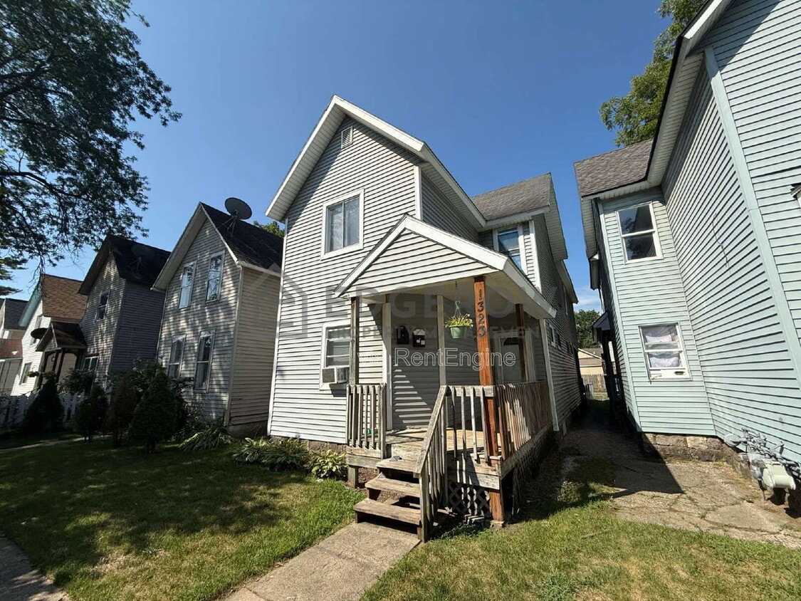 Foto principal - 1323 Broadway Ave NW
