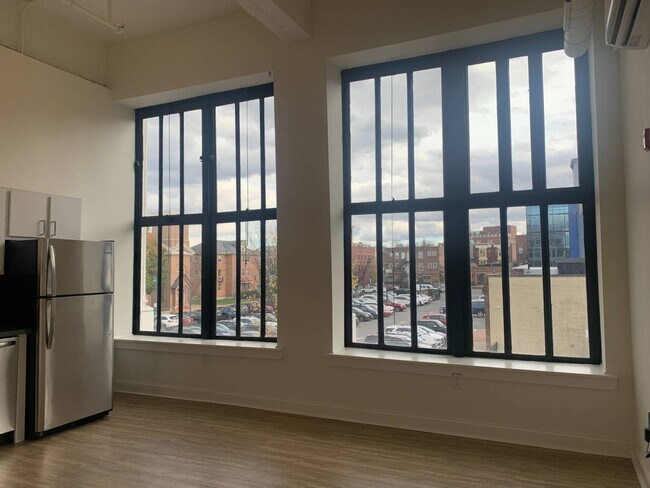 Building Photo - 132 Broadway