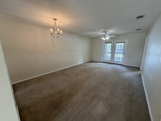 Building Photo - Apartment For Rent