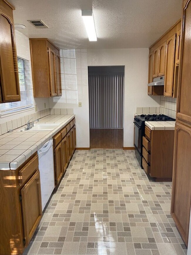 Foto del edificio - Nice Home in Peppertree Subdivision!! Coming Soon!