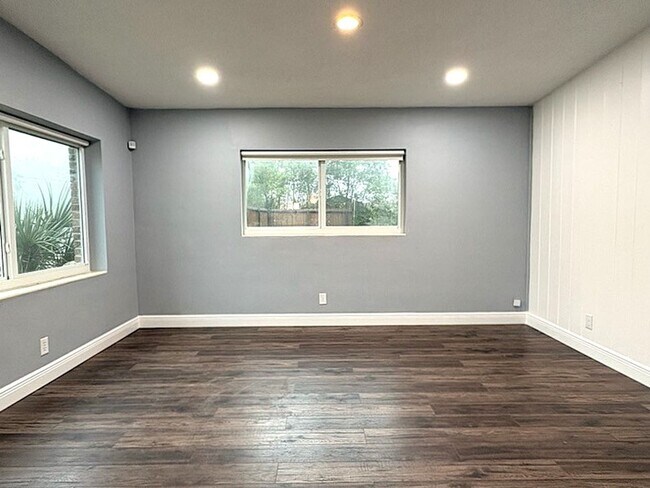 Foto del edificio - Beautifully Updated DeLand Home with Huge Fenced Backyard!!!