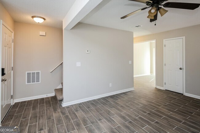 Building Photo - 5927 Brookside Dr SE
