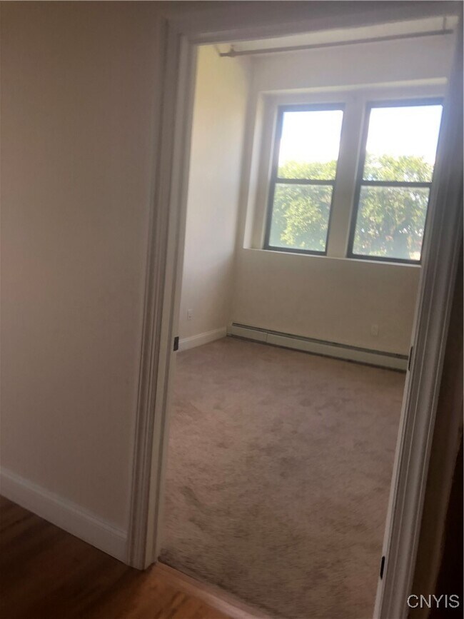 Foto del edificio - 617 Hiawatha Blvd