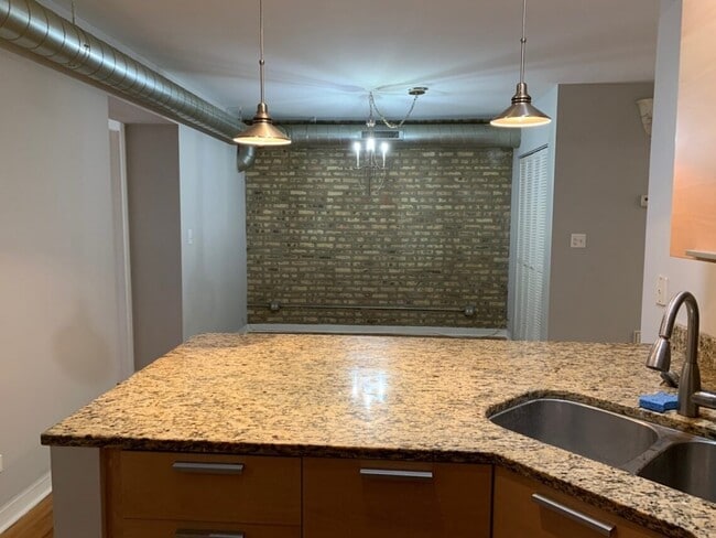Foto del edificio - 7508 N Damen Ave