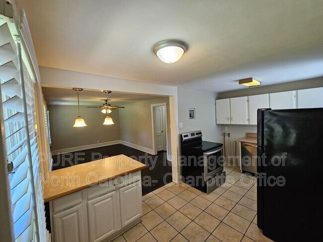 Foto del edificio - 5737 Oak Dr