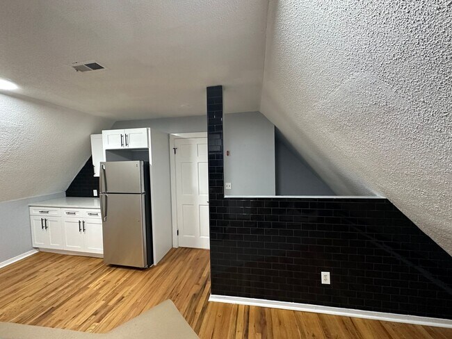 Building Photo - 315 Newhall