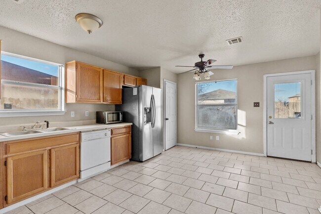 Foto del edificio - 2313 Garrett Dr