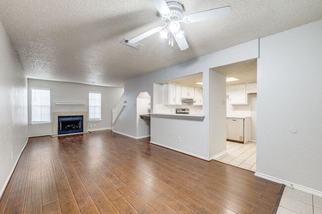 Foto del edificio - 610 Starlinda Ct