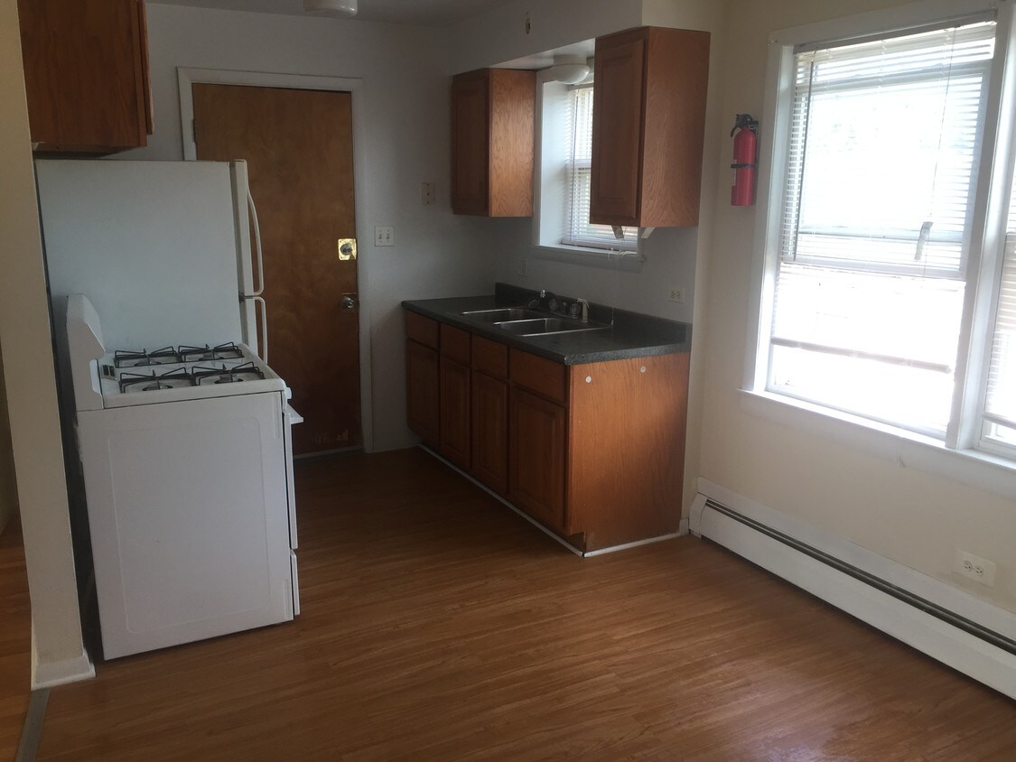 Foto principal - 1446 W 92nd St