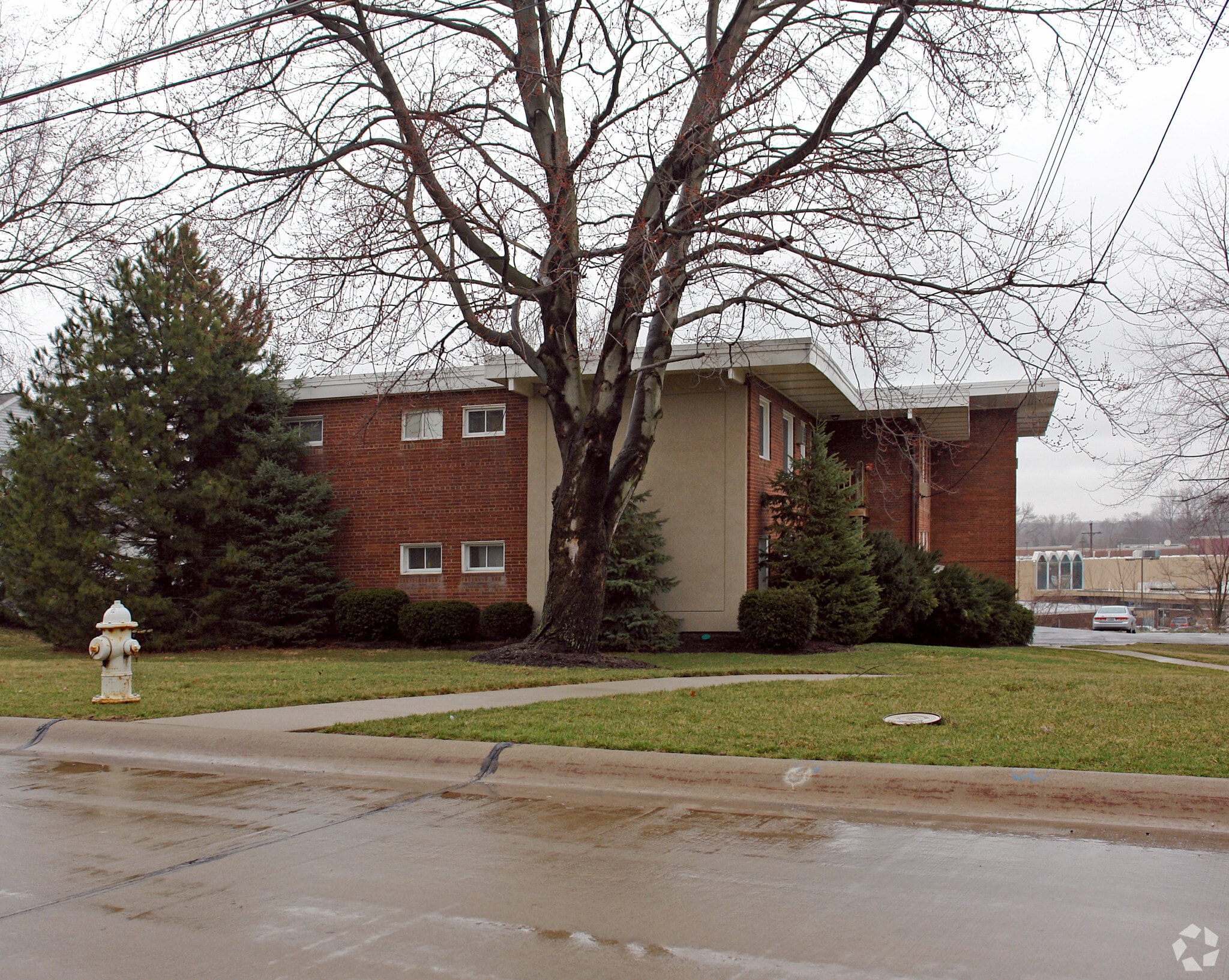 Chamberlain and Lawnfair Apartments – photo 2